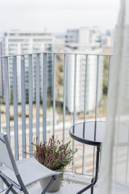 City Sky Studio Mit Balkon Wien Exterior foto